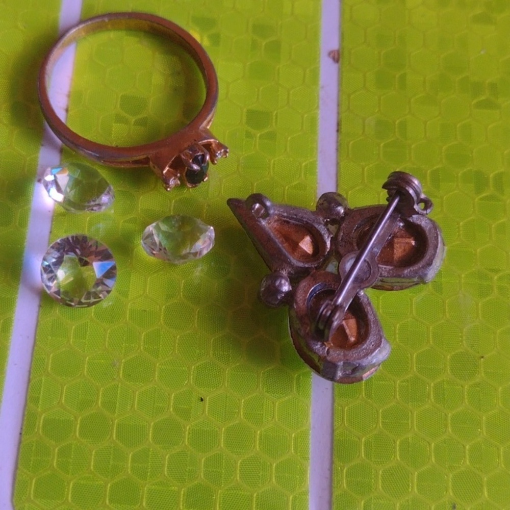 Ring/Lab Diamonds/Pin - Picture 5 of 5